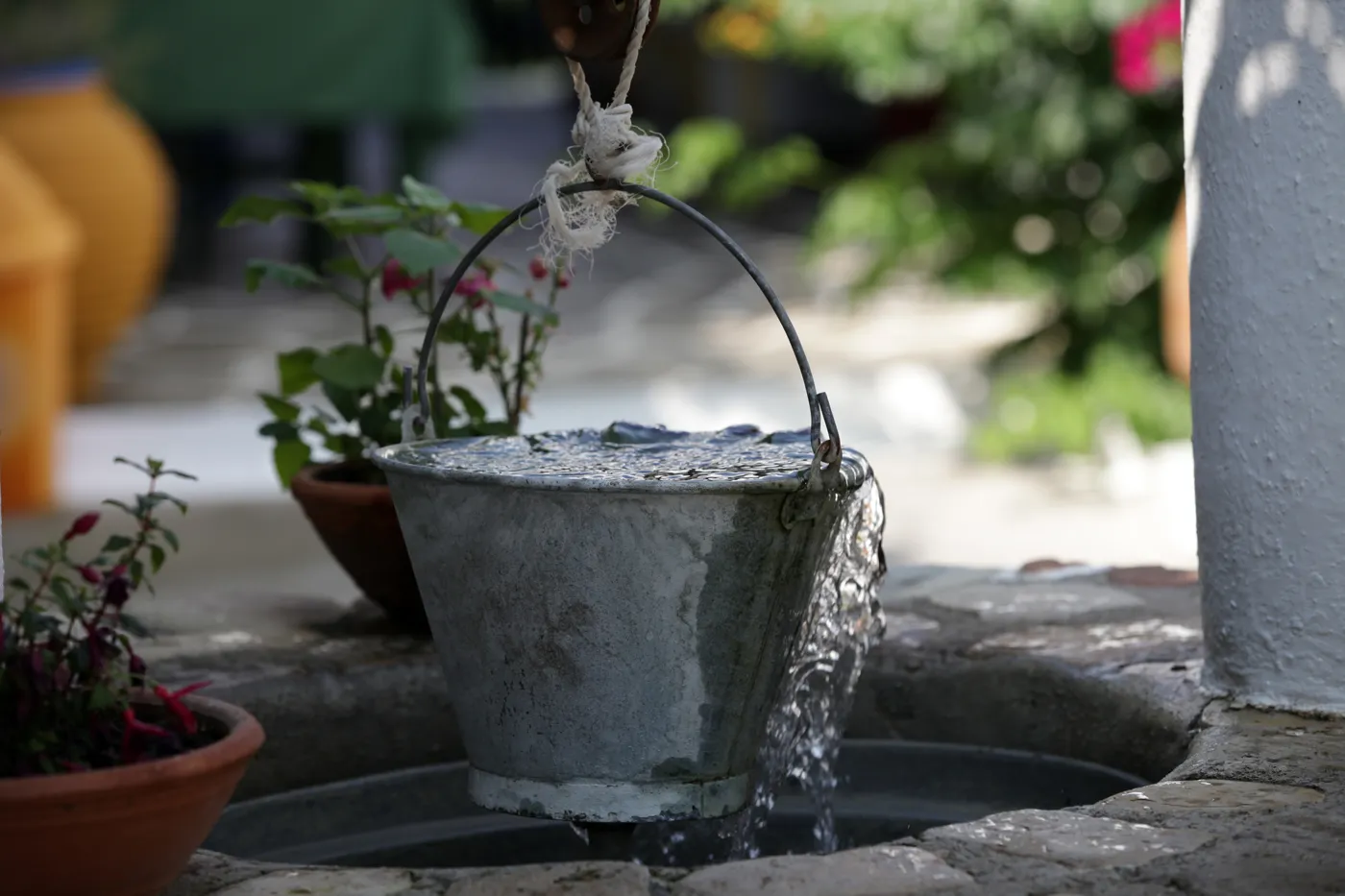 Wie in alten Zeiten – ein Brunnen im Garten